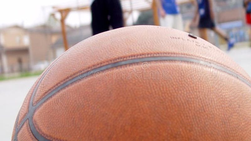 高尔夫球场草坪铺设成本解析：影响因素与预算考量